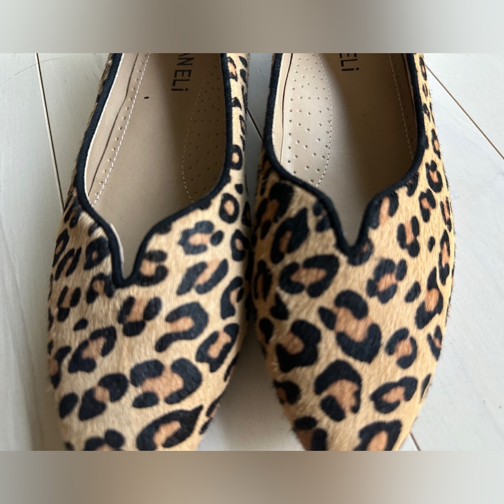 *SOLD* New Vaneli Animal Print Flats - Picture 7 of 10